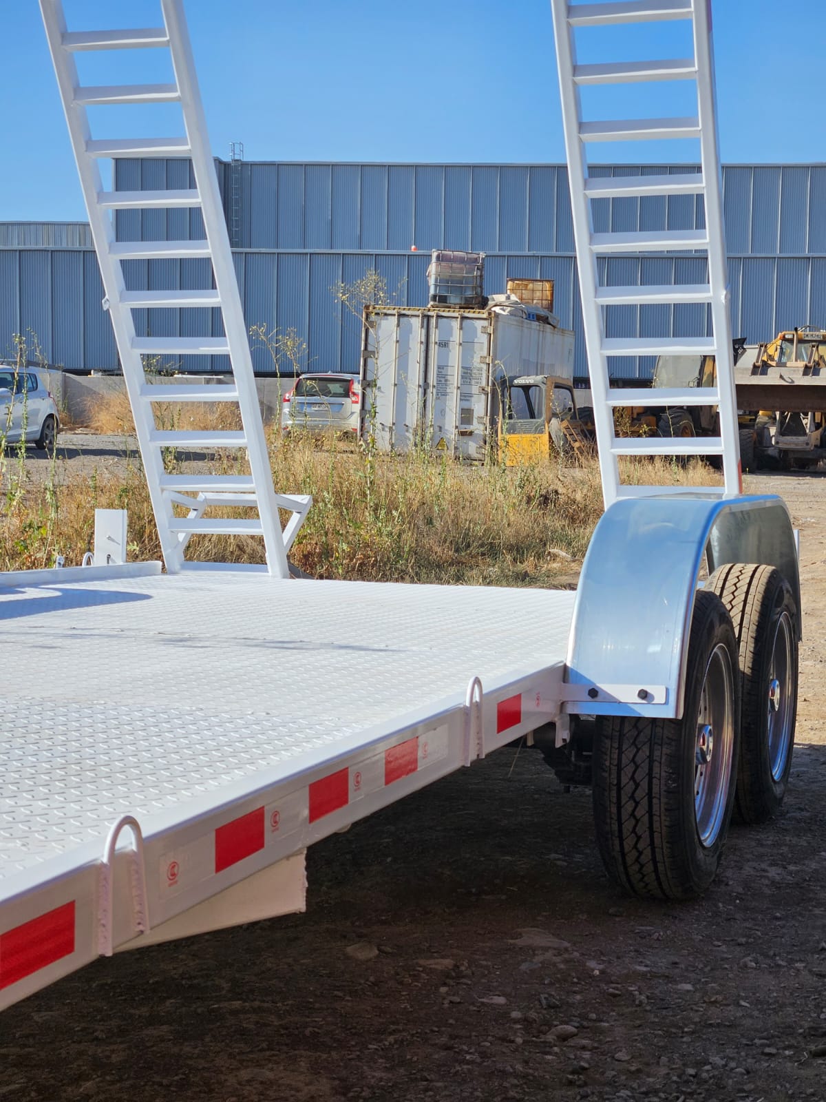 Carro Plataforma 4MT Cama Baja para Transporte Pesado 2.000Kg