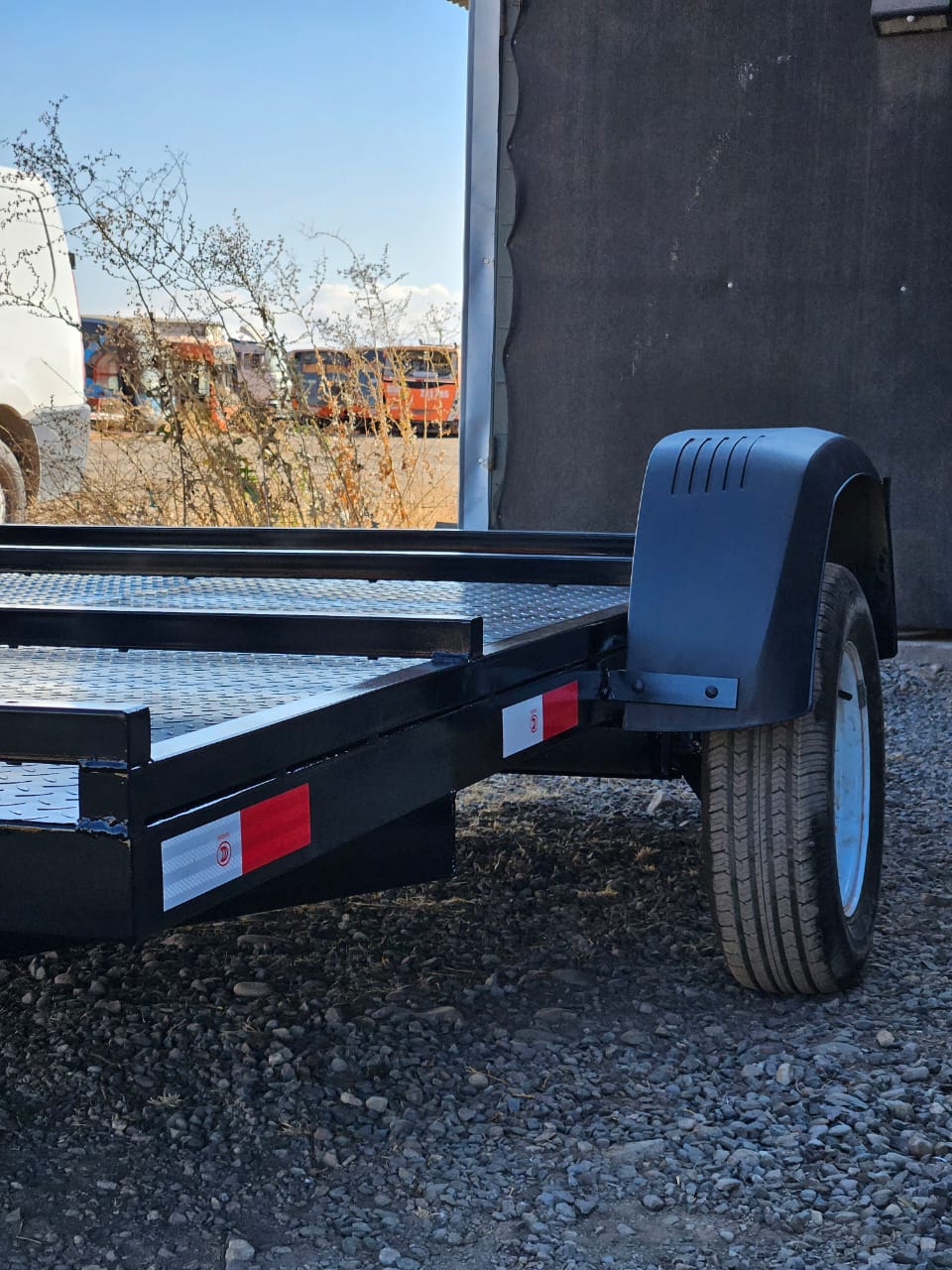 Carro de Arrastre Portabicletas – Plataforma 3 × 2 m | Capacidad Total 1.000 kg