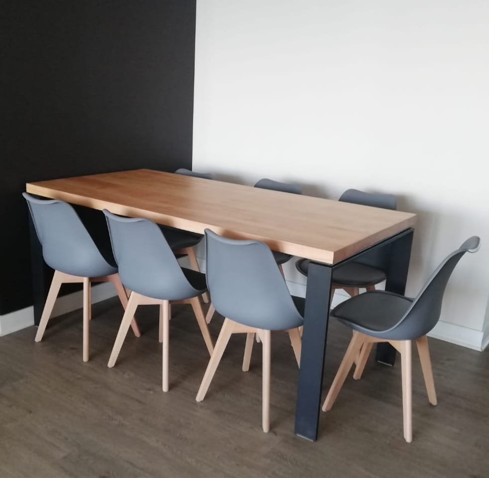 Mesa de comedor madera Lenga Zurich disponible en Mingenio