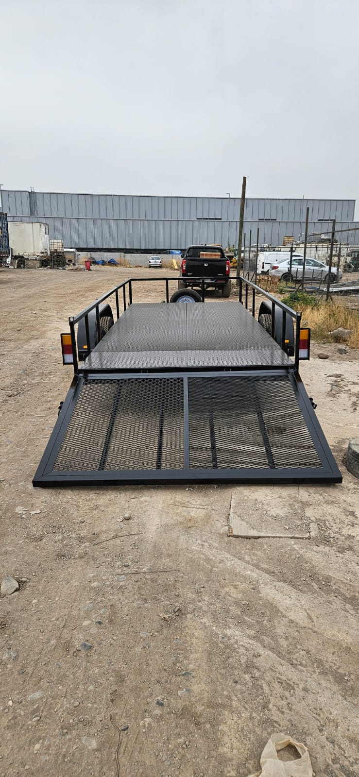 Carro de arrastre Largo 5MT Robusto con Rampa abatible para 2.000 kg